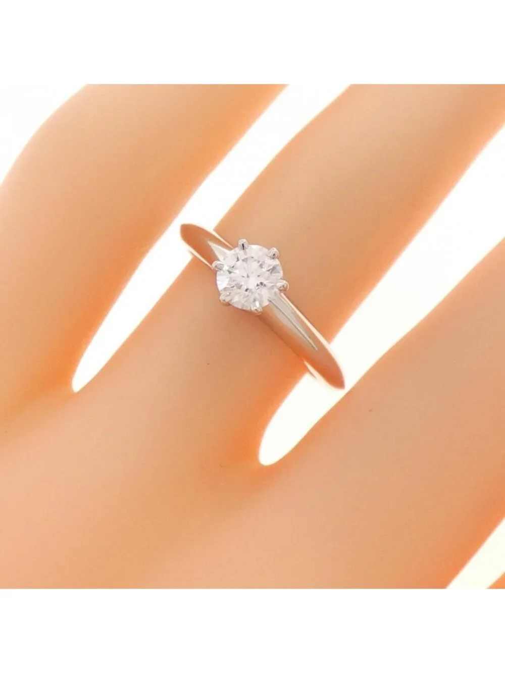 Tiffany & Co Classic Solitaire Ring CT